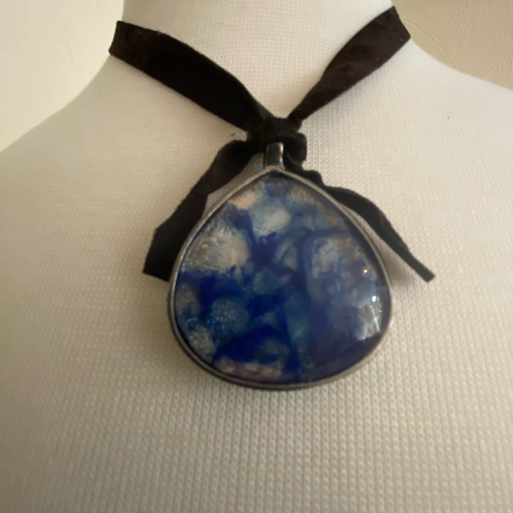 Kenneth Cole necklace. - Picture 4 of 6